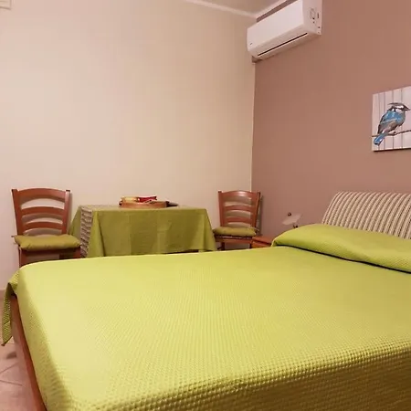 לינה וארוחת בוקר Al 32 Y 3 3*