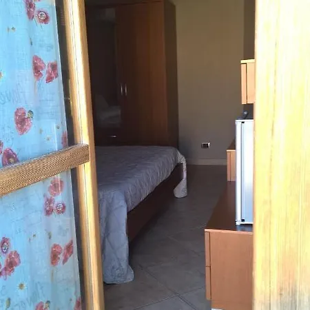 Al 32 Y 3 Bed & Breakfast 2*
